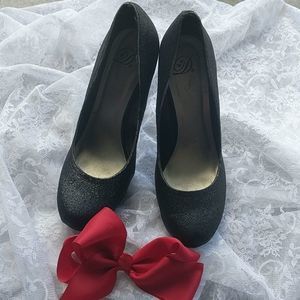 𝅺BLACK Sparkly Heels